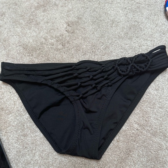 Becca black macrame bikini bottoms size small - Picture 8 of 9